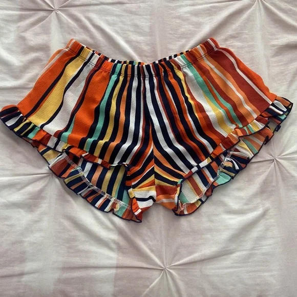 Matching 2 piece set. Crop top and shorts - Picture 2 of 4